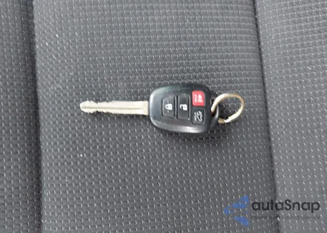 2016 Toyota Rav4 Xle from USA, damaged, VIN JTMRFREV5GJ076381